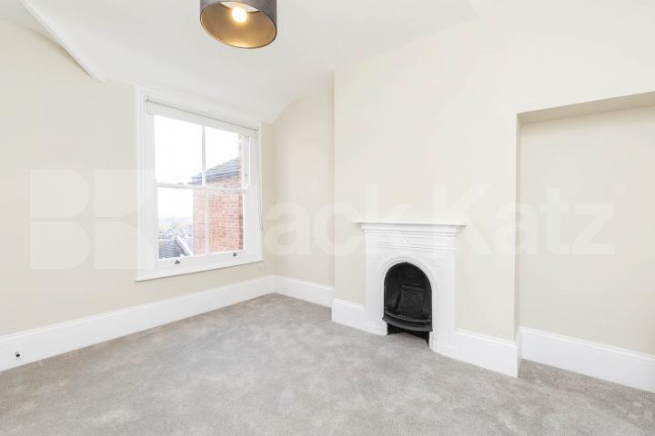 Stunning family home split over 3 floors with private garden mins to tube Harberton Road, Archway / Highgate